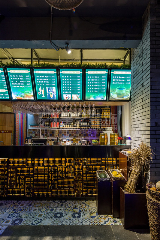 大化“因?yàn)樗浴笨Х壬铕^200平冷飲區(qū)裝修設(shè)計(jì)實(shí)景圖