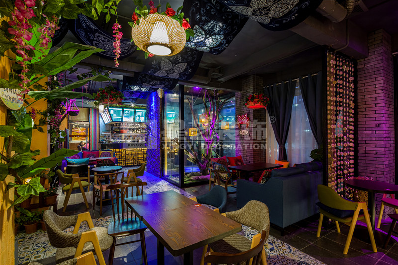 大化“因?yàn)樗浴笨Х壬铕^200平餐廳裝修設(shè)計(jì)實(shí)景圖