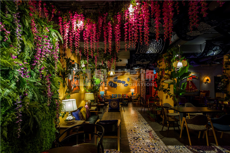 大化“因?yàn)樗浴笨Х壬铕^200平餐廳裝修設(shè)計(jì)實(shí)景圖