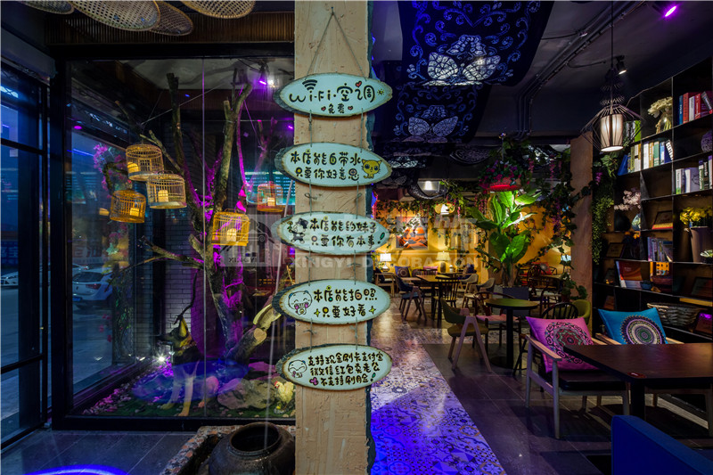 大化“因?yàn)樗浴笨Х壬铕^200平裝飾區(qū)裝修設(shè)計(jì)實(shí)景圖