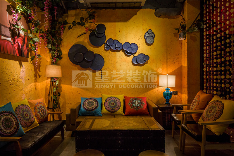 大化“因?yàn)樗浴笨Х壬铕^200平餐廳裝修設(shè)計(jì)實(shí)景圖