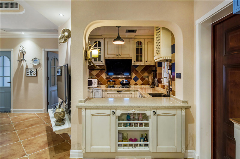 鳳嶺山語(yǔ)城89平美式地中海廚房裝修實(shí)景圖