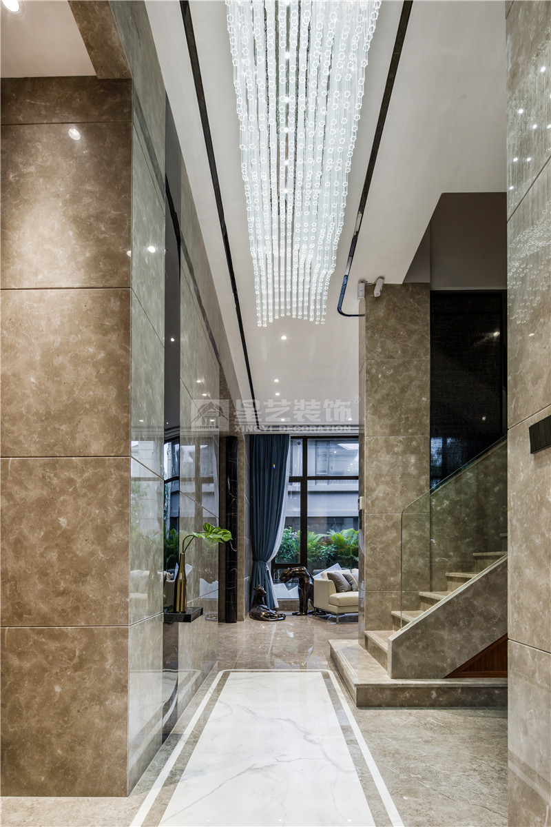 合景天俊229平樓梯區(qū)裝修實景圖