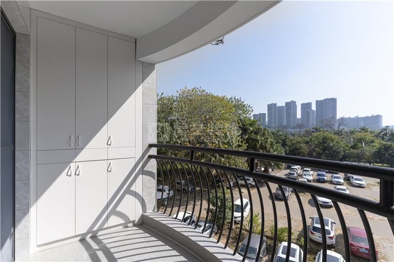 金灣花城113平陽臺(tái)裝修實(shí)景圖