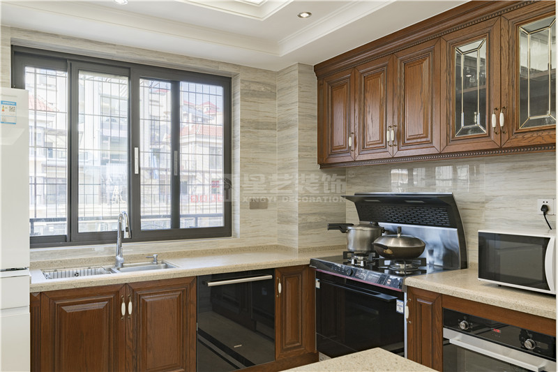 翡翠時光240平復式廚房裝修實景圖