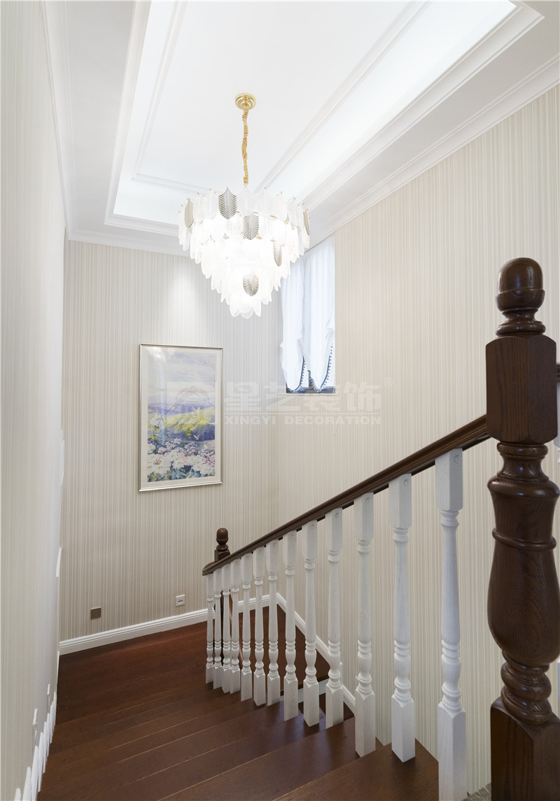 翡翠時光240平復式樓梯裝修實景圖