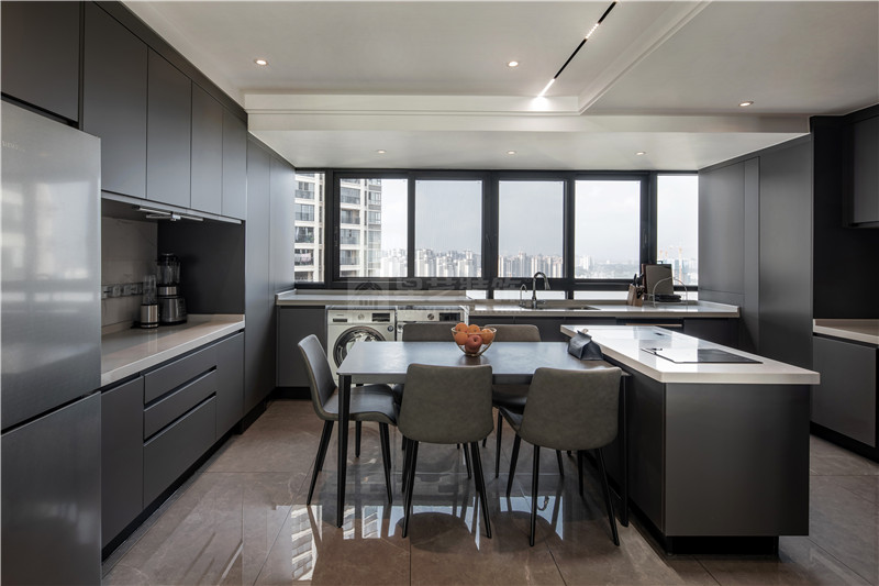 萬達(dá)茂140平廚房裝修實(shí)景圖