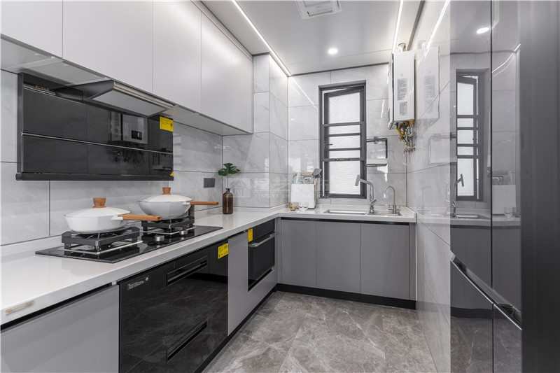 榮和千千樹 108平廚房裝修實(shí)景圖