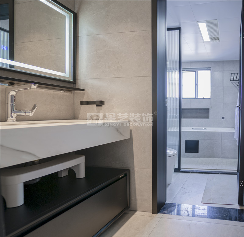 單位房140平衛(wèi)生間裝修實景圖