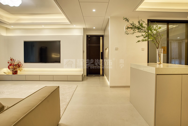 綠地中央廣場125平現(xiàn)代風(fēng)格客廳實(shí)景