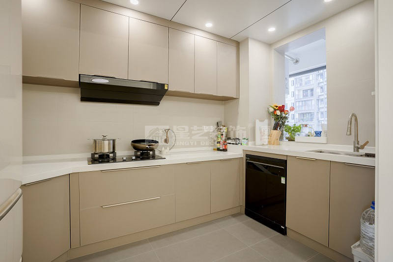 德澤苑130平奶油風(fēng)廚房實景