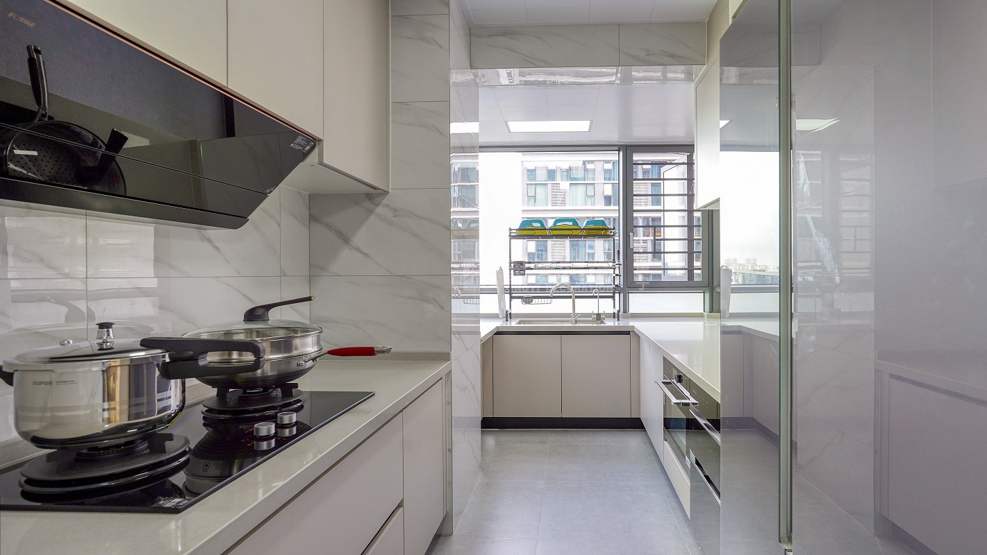 建發(fā)央璽129平現(xiàn)代簡約廚房裝修實景