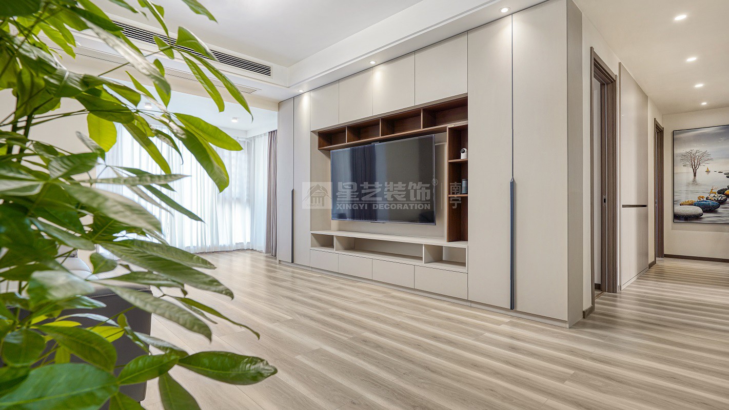 建發(fā)央璽129平現(xiàn)代簡約客廳裝修實景