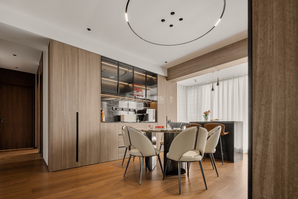 龍光天瀛140平意式輕奢風(fēng)格餐廳裝修實(shí)景