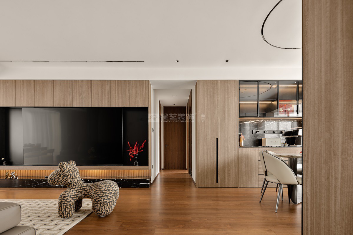 龍光天瀛140平意式輕奢風(fēng)格客廳裝修實(shí)景