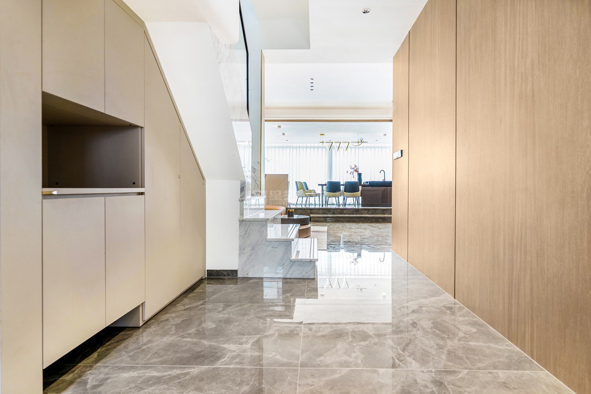 建發(fā)五象印月140平現(xiàn)代風(fēng)格玄關(guān)裝修實(shí)景