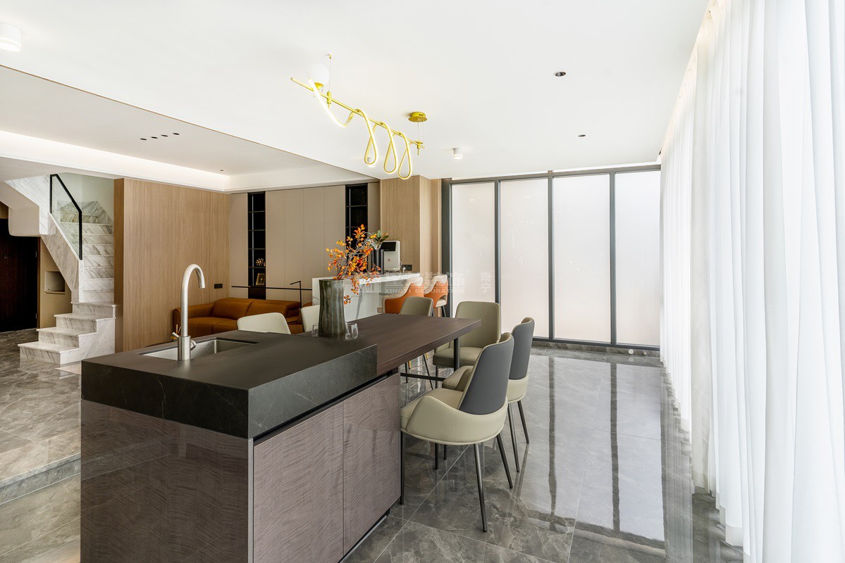 建發(fā)五象印月140平現(xiàn)代風(fēng)格餐廳裝修實(shí)景