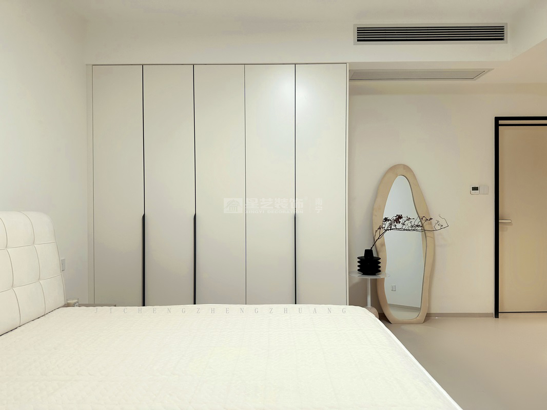 電網(wǎng)小區(qū)146平奶油風(fēng)格臥室裝修實(shí)景