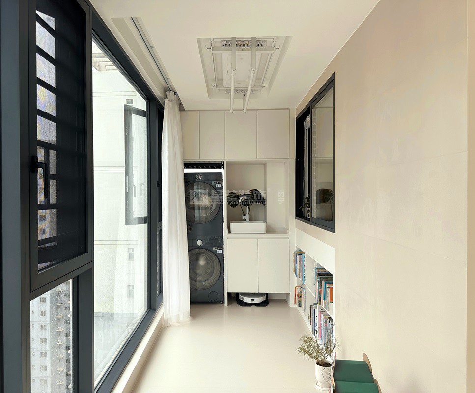 電網(wǎng)小區(qū)146平奶油風(fēng)格陽(yáng)臺(tái)裝修實(shí)景