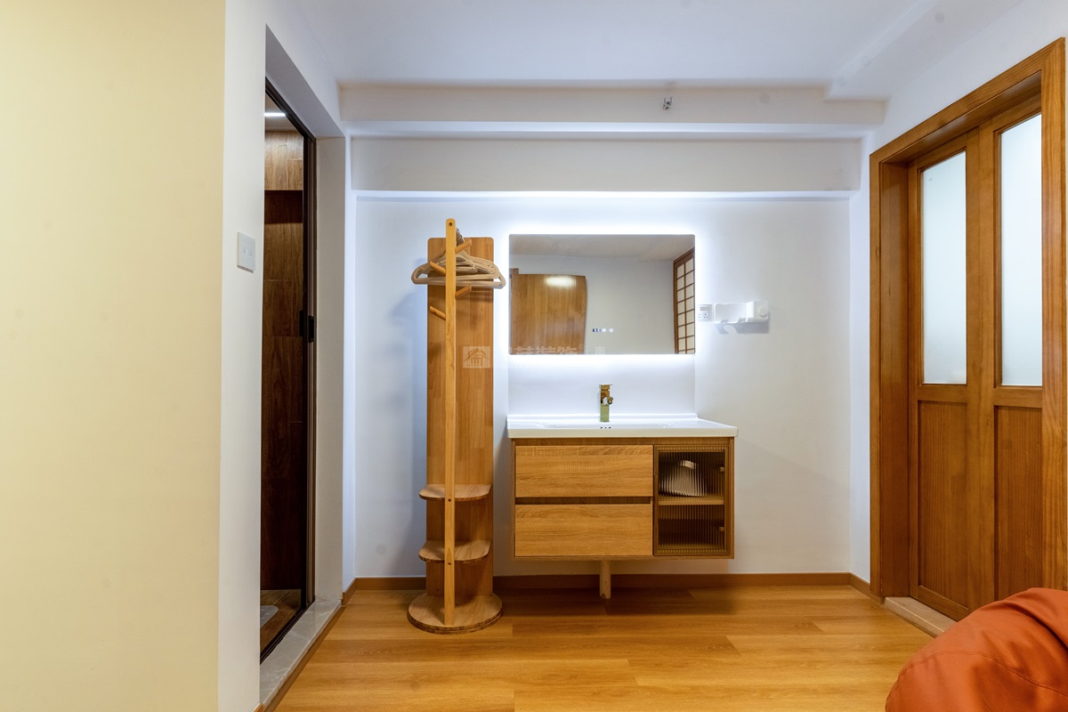 綠地中央廣場(chǎng)40平衛(wèi)生間裝修實(shí)景