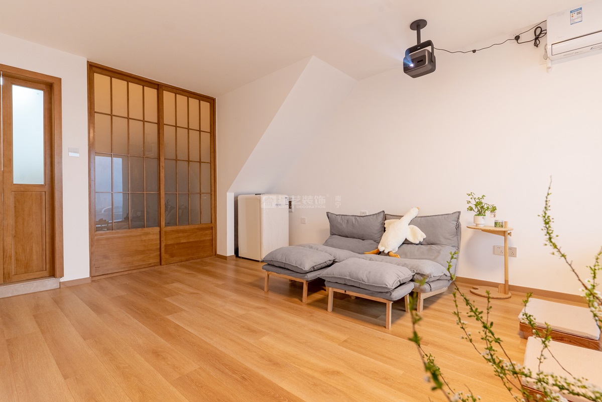 綠地中央廣場(chǎng)40平客廳裝修實(shí)景