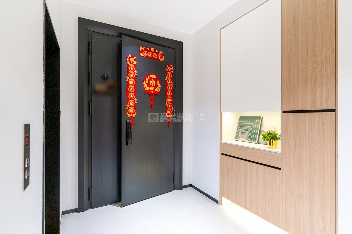 美泉1612 230平現(xiàn)代風(fēng)格玄關(guān)裝修實(shí)景