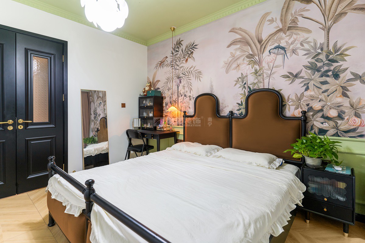 彰泰濱江學(xué)府118平輕法式臥室裝修實(shí)景