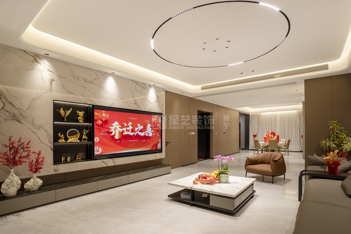 美泉1612 230平現(xiàn)代輕奢客廳裝修實(shí)景