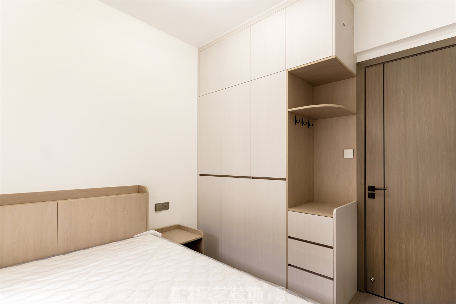 聯(lián)發(fā)臻境136平現(xiàn)代簡約臥室實景