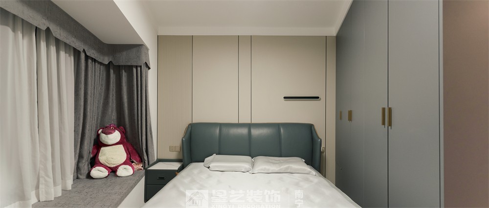 保利領譽府132平現(xiàn)代簡約臥室裝修實景