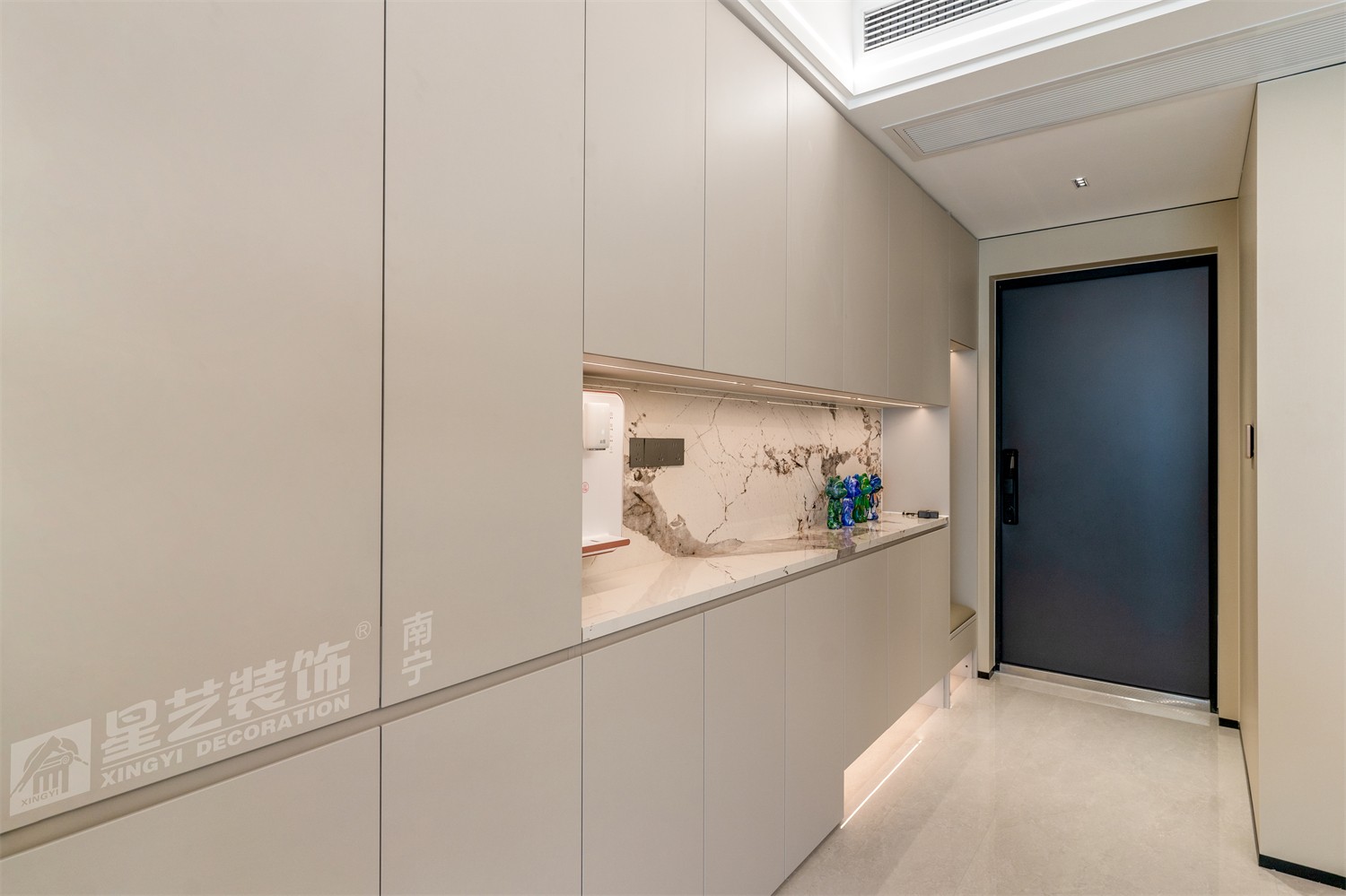 華潤(rùn)西園悅府118平現(xiàn)代簡(jiǎn)約入戶裝修完工實(shí)景圖