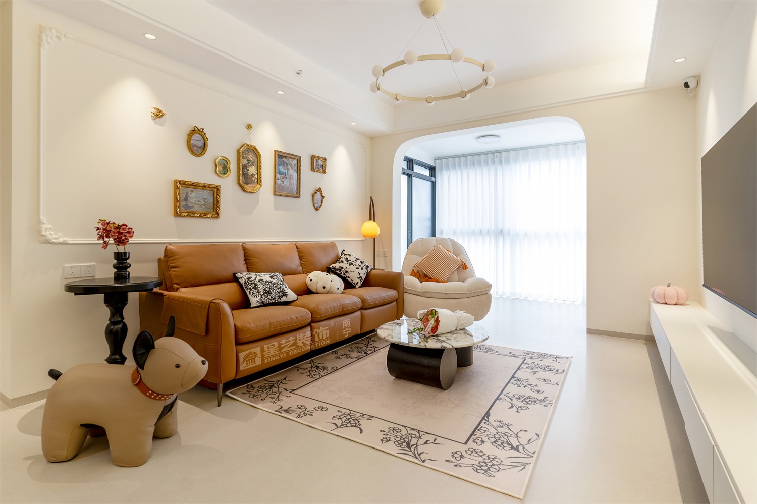 華潤(rùn)西園悅府118平法式客廳裝修完工實(shí)景圖