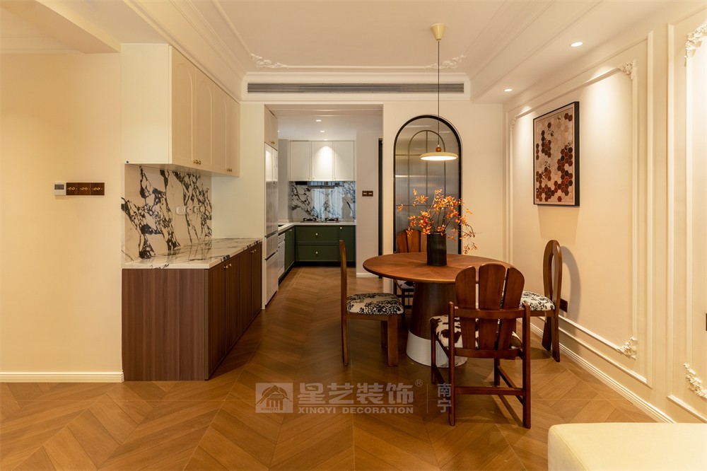 星海銀沙100平中古風(fēng)餐廳裝修實景