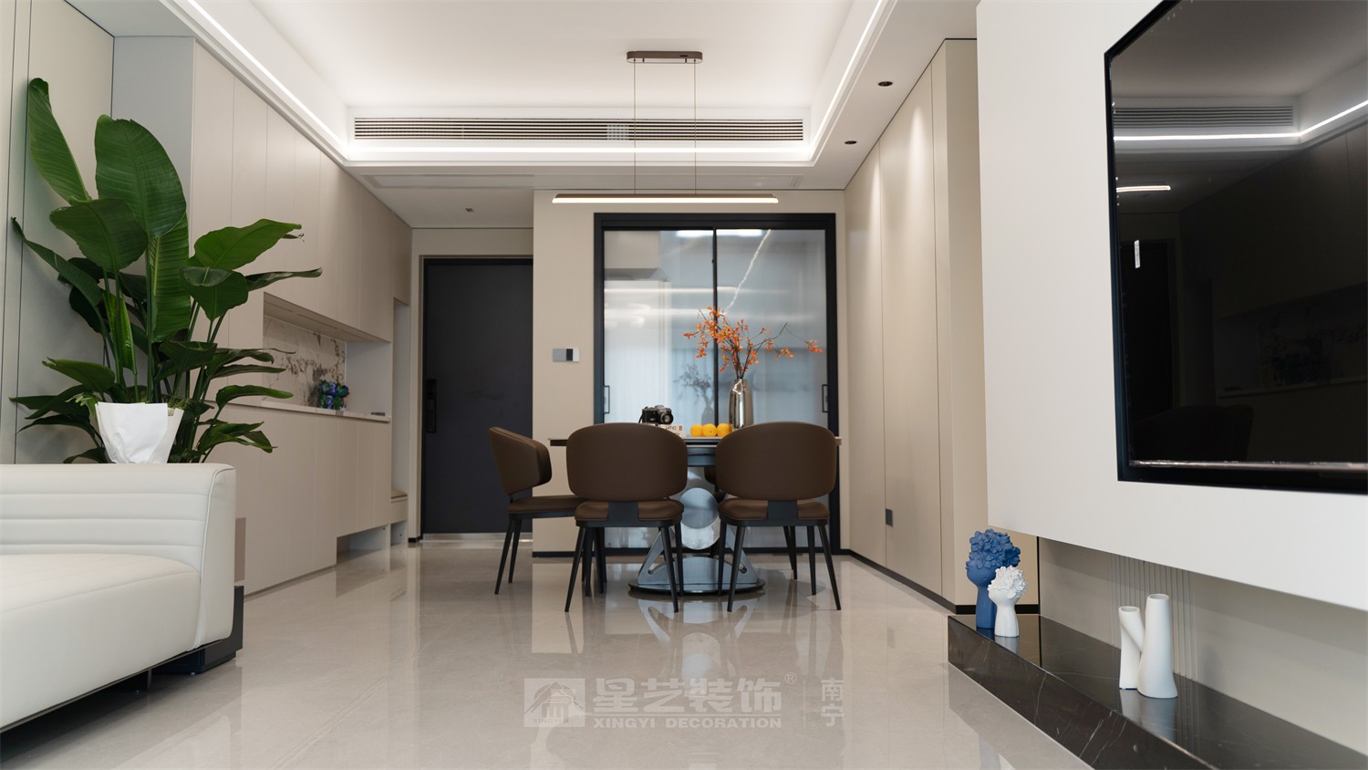 華潤(rùn)西園悅府118平現(xiàn)代簡(jiǎn)約客廳裝修完工實(shí)景圖