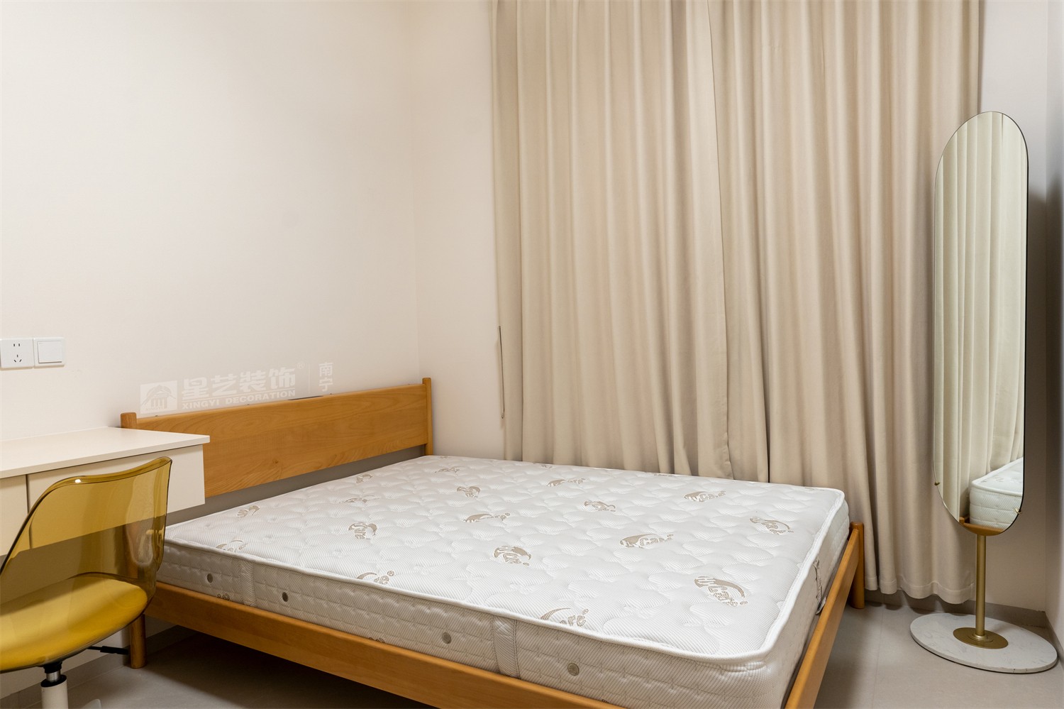 華潤(rùn)西園悅府118平法式臥室裝修完工實(shí)景圖