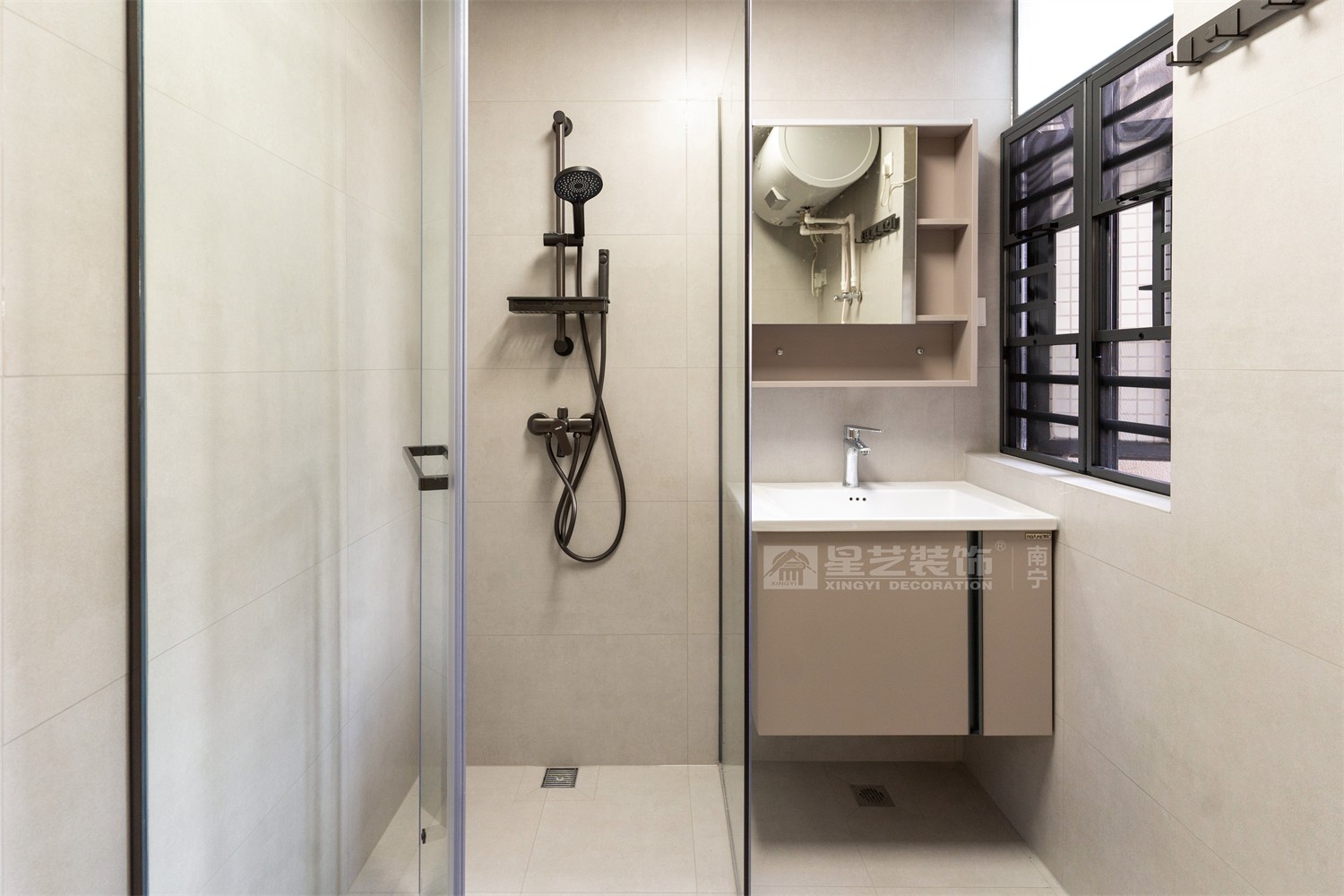 榮和中央公園110平現(xiàn)代簡約風(fēng)衛(wèi)生間裝修完工實景圖