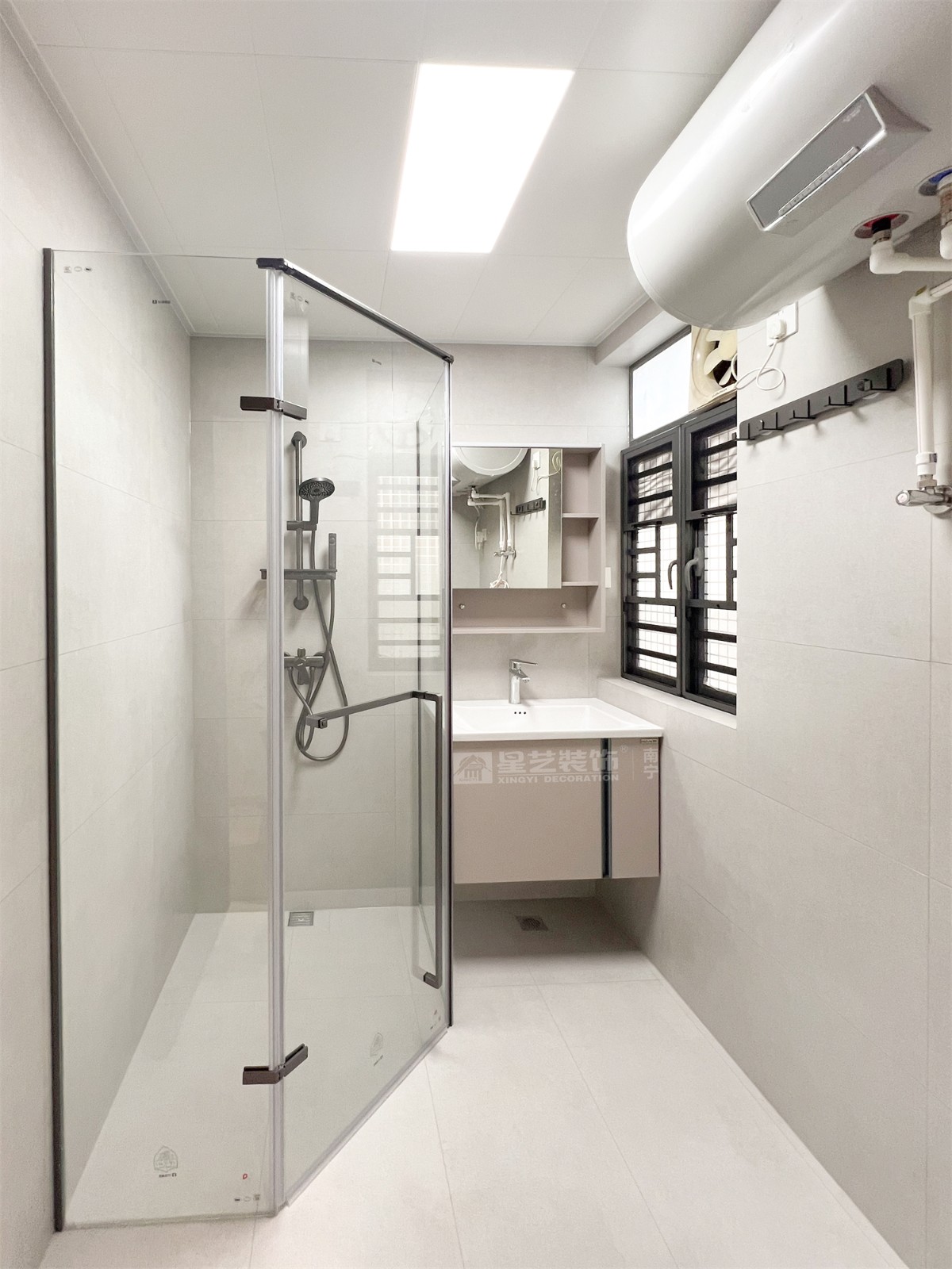 榮和中央公園110平現(xiàn)代簡約風(fēng)衛(wèi)生間裝修完工實景圖