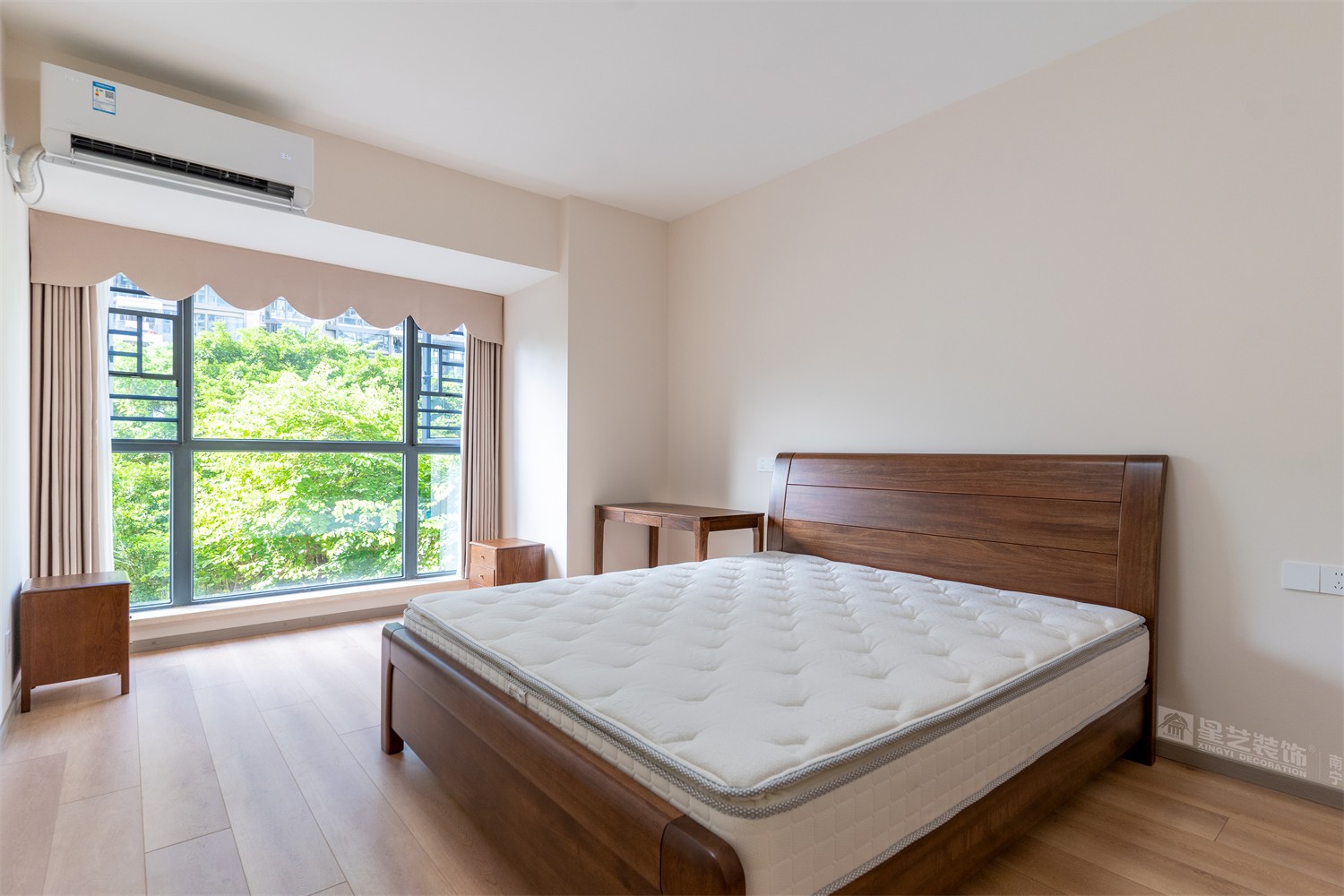 榮和中央公園110平現(xiàn)代簡約風(fēng)臥室裝修完工實景圖