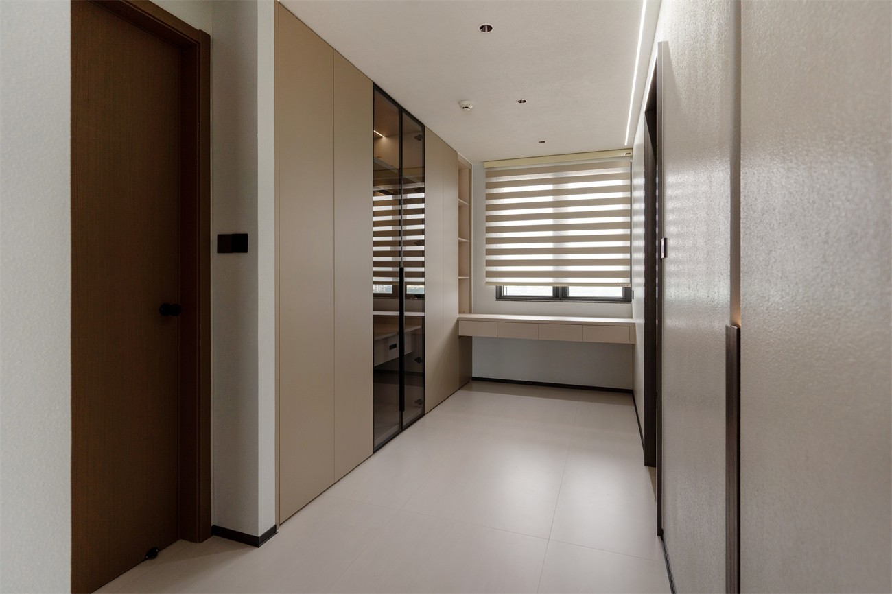 華潤(rùn)西園悅府167平意式風(fēng)格衣帽間裝修完工實(shí)景