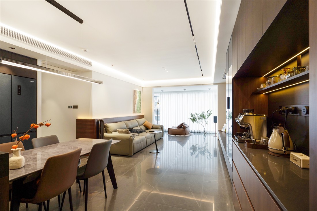 建發(fā)央著140平現(xiàn)代風(fēng)格客廳裝修完工實景