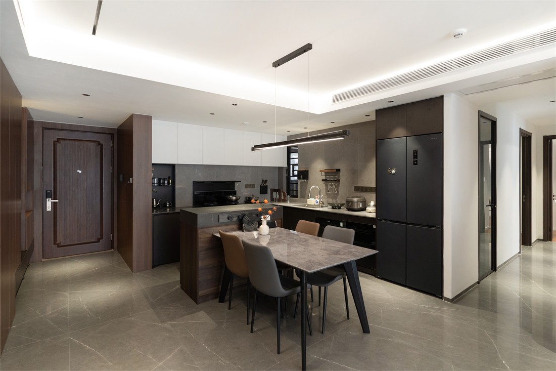 建發(fā)央著140平現(xiàn)代風(fēng)格餐廳裝修完工實景