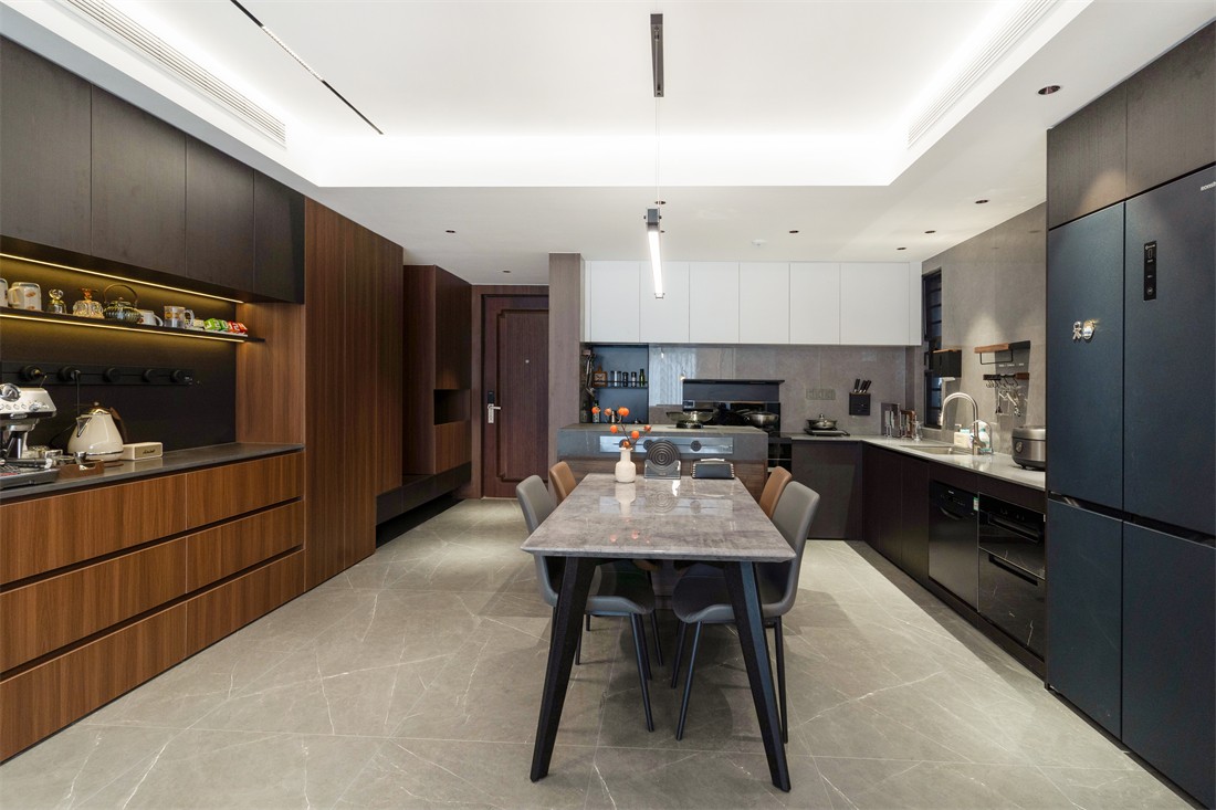 建發(fā)央著140平現(xiàn)代風(fēng)格餐廳裝修完工實景