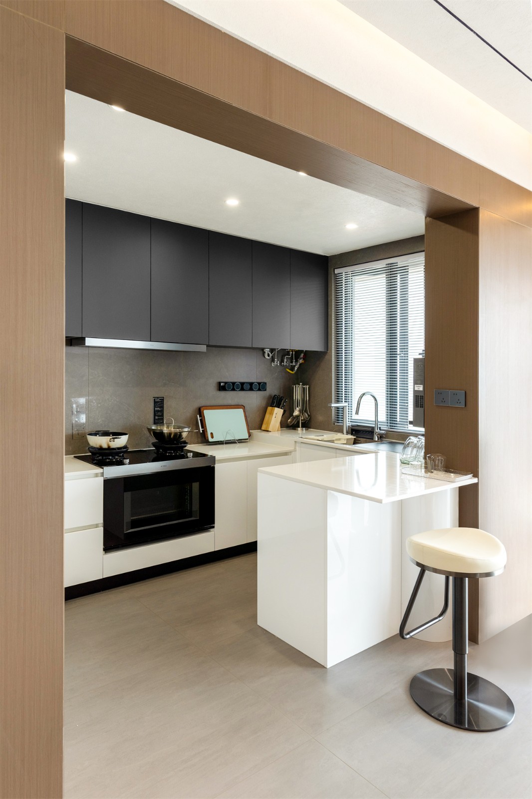 華潤(rùn)西園悅府167平意式風(fēng)格廚房裝修完工實(shí)景