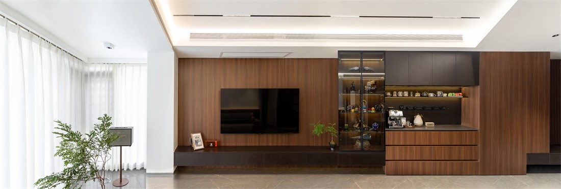 建發(fā)央著140平現(xiàn)代風(fēng)格客廳裝修完工實景