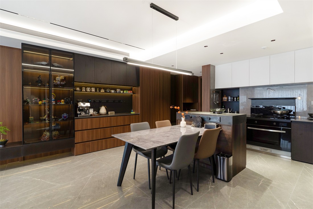 建發(fā)央著140平現(xiàn)代風(fēng)格餐廳裝修完工實景