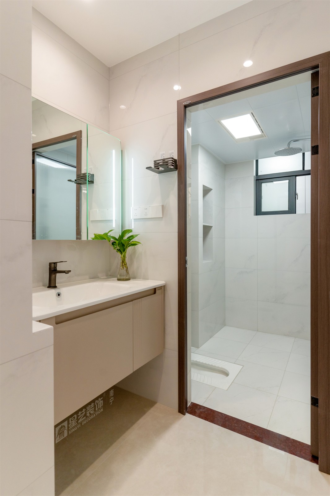 津頭小區(qū)140平原木風(fēng)衛(wèi)生間完工實景圖