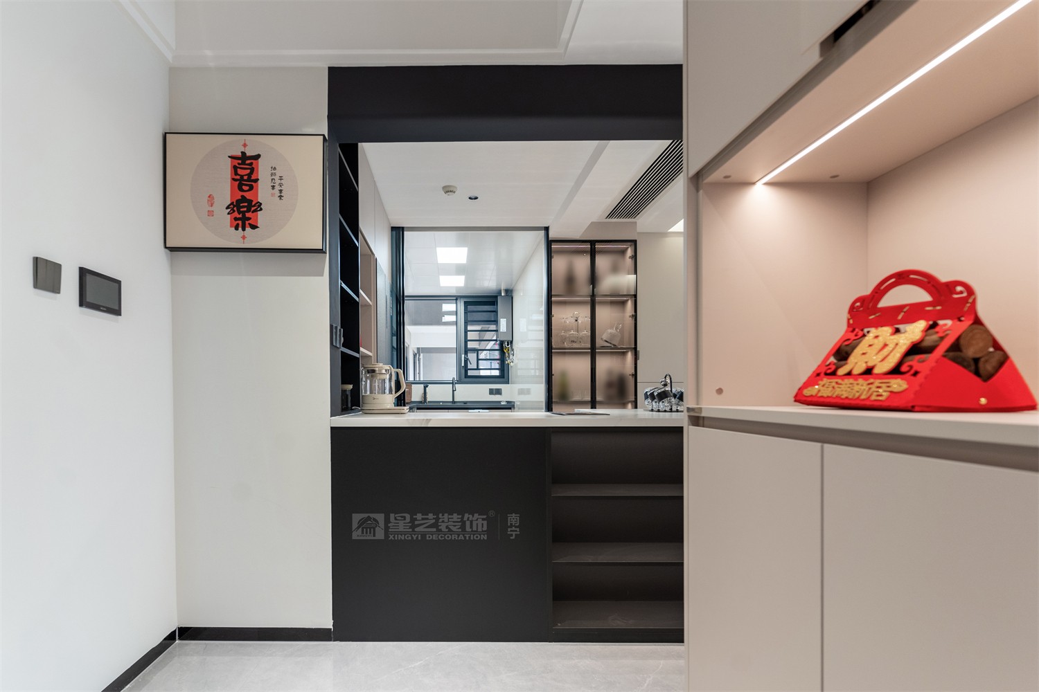 軌道御璽君臨灣140平入戶(hù)裝修完工實(shí)景圖