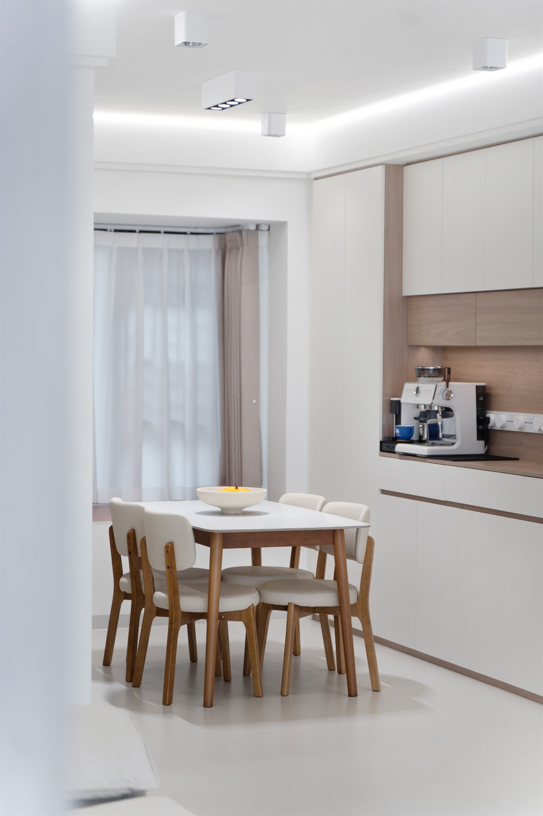 大唐新希望臻園116平奶油風(fēng)餐廳裝修實景圖