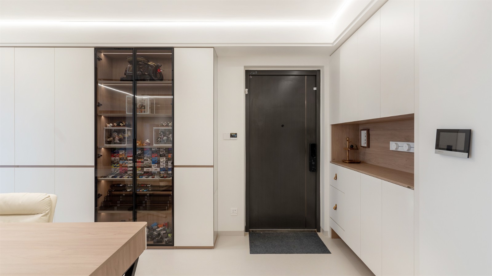 大唐新希望臻園118平奶油風(fēng)入戶玄關(guān)裝修實景圖