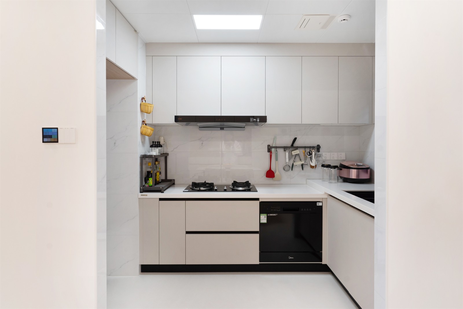 大唐新希望臻園116平奶油風(fēng)廚房裝修實景圖